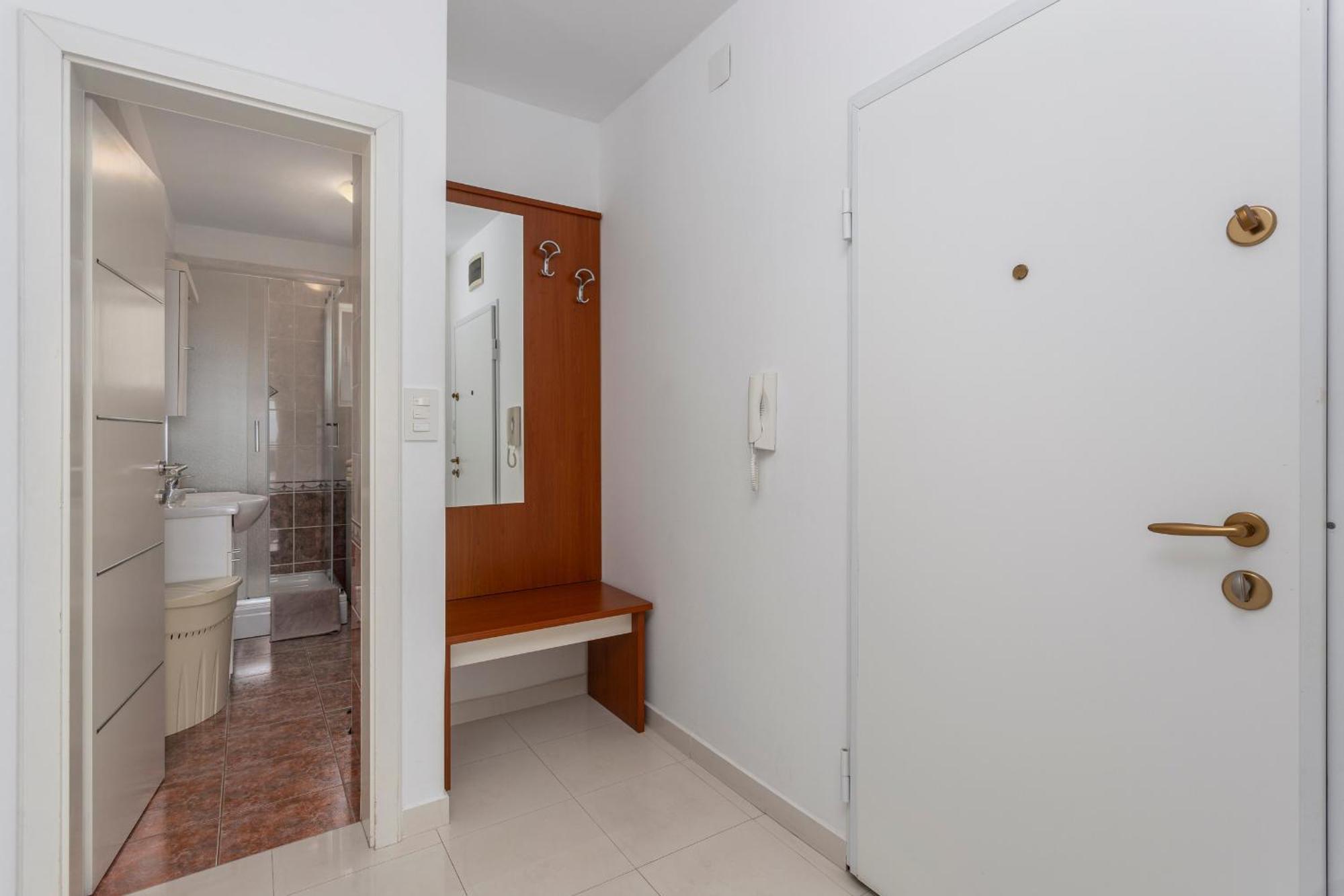 Apartments By The Sea Njivice, Krk - 5295 المظهر الخارجي الصورة