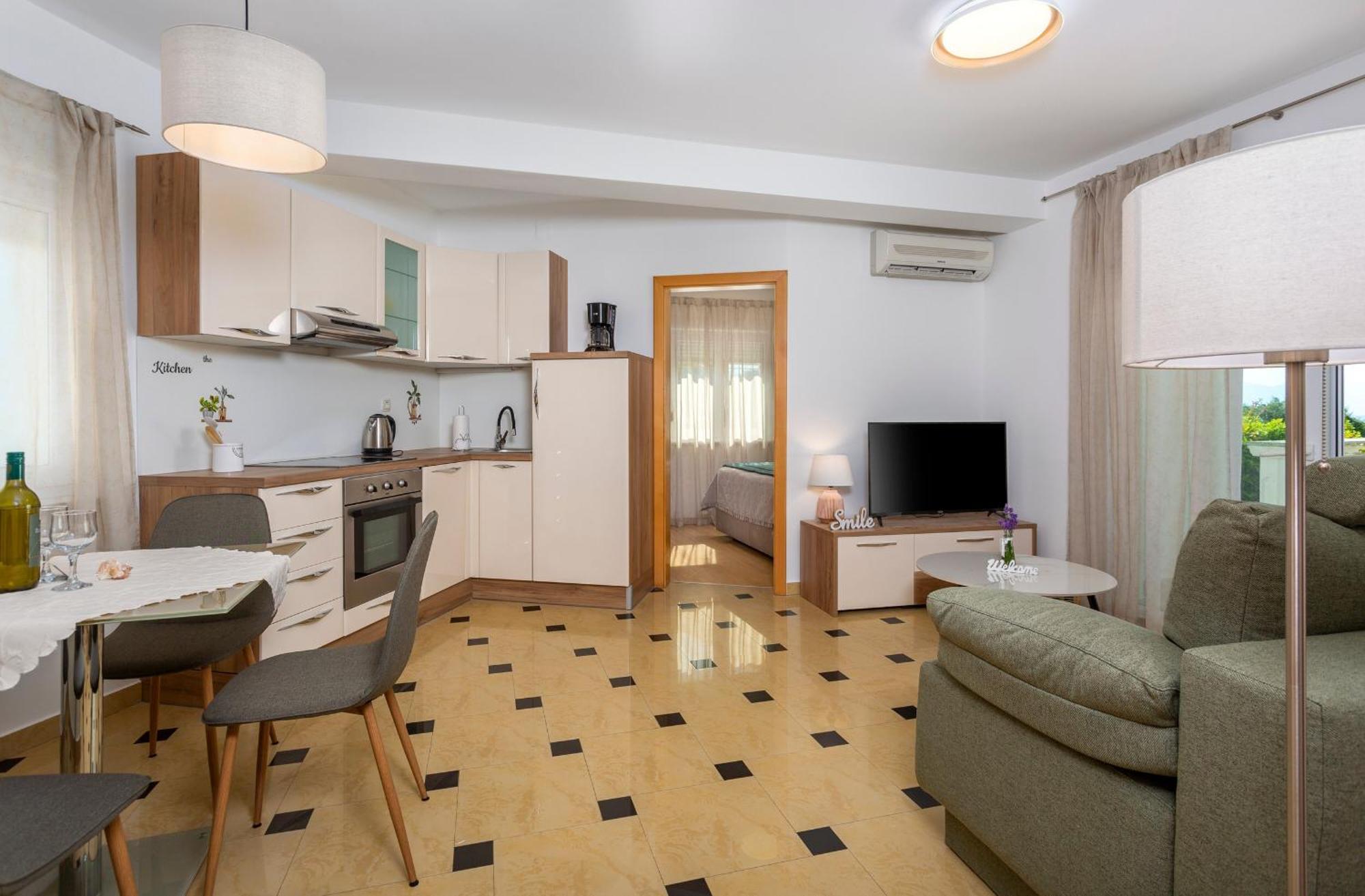 Apartments By The Sea Njivice, Krk - 5295 المظهر الخارجي الصورة
