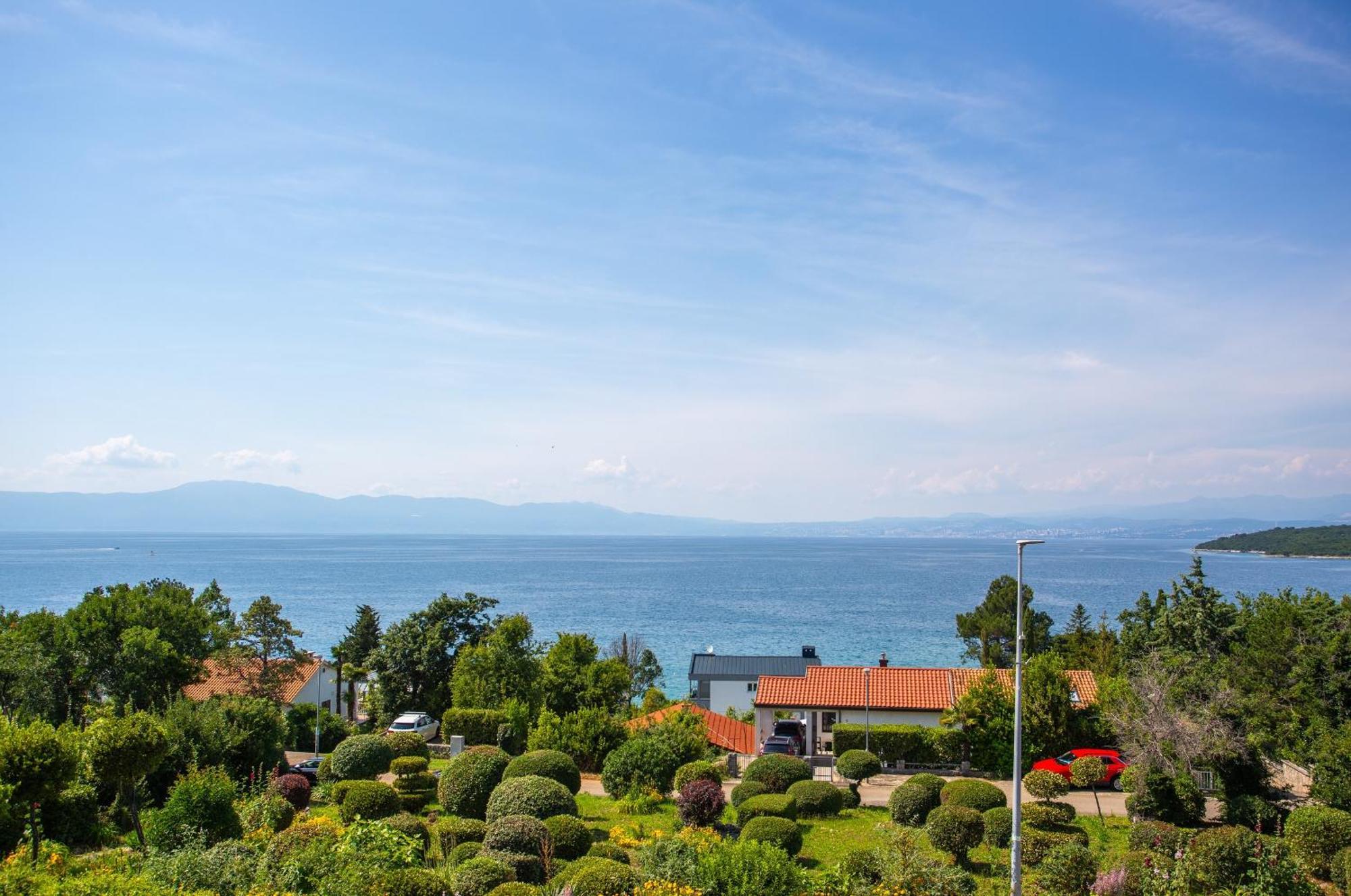 Apartments By The Sea Njivice, Krk - 5295 المظهر الخارجي الصورة